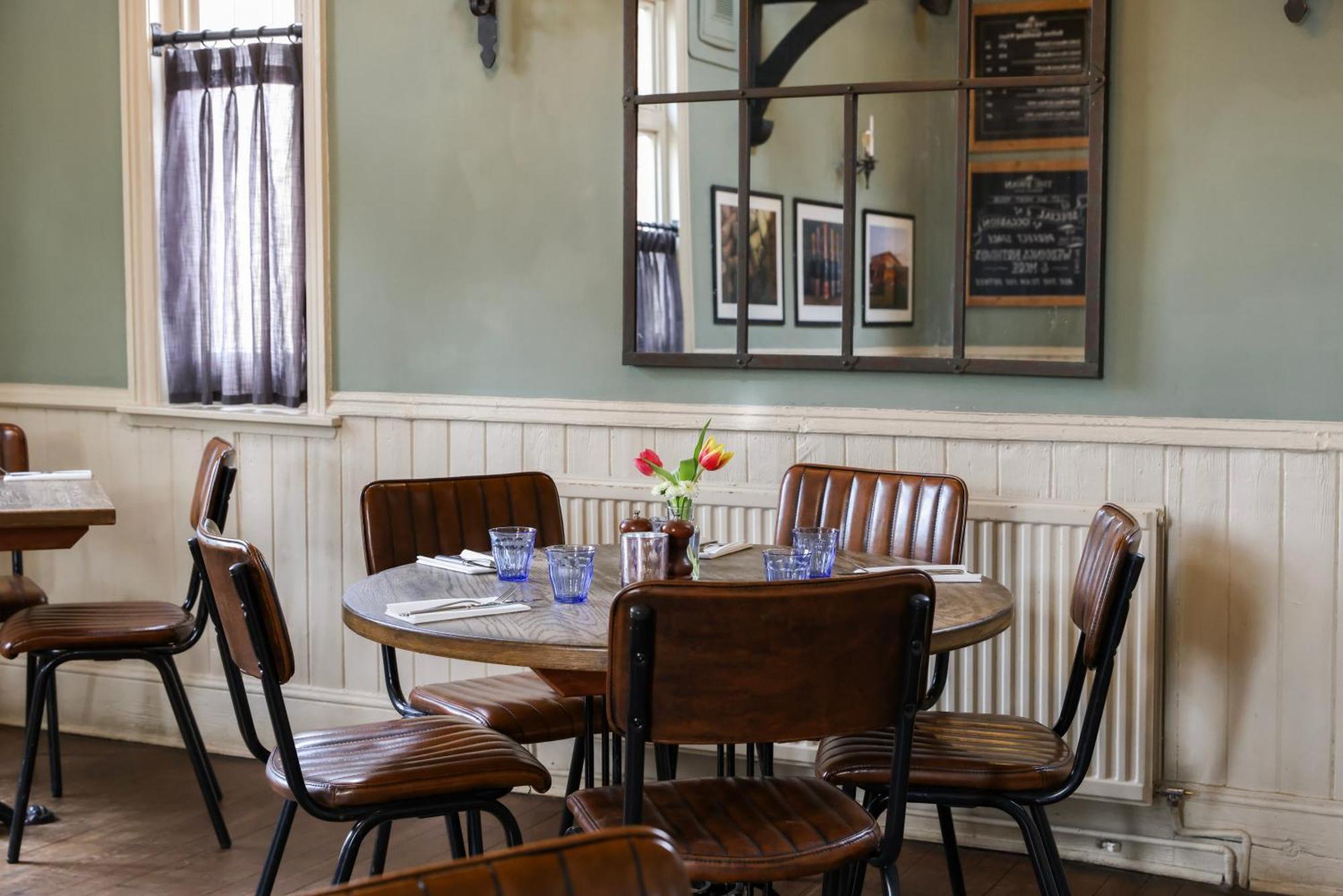 The Swan At Forest Row Bagian luar foto